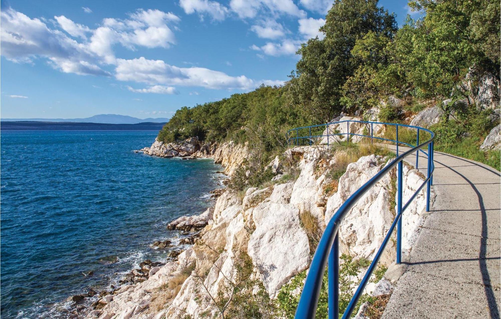 Stunning Apartment In Dramalj With House Sea View Kültér fotó