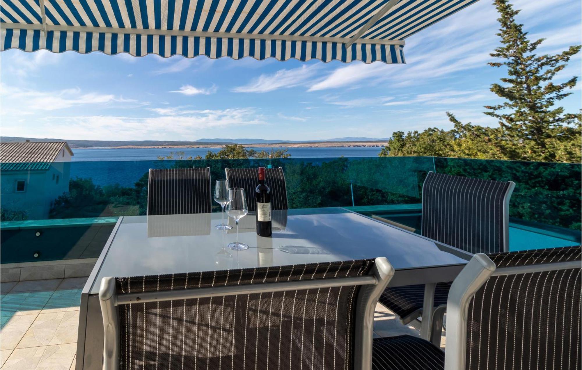 Stunning Apartment In Dramalj With House Sea View Kültér fotó
